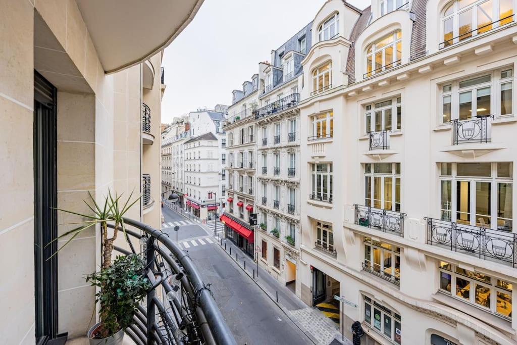 Grand Et Central, 8E Pres Elysee Paris Exterior photo