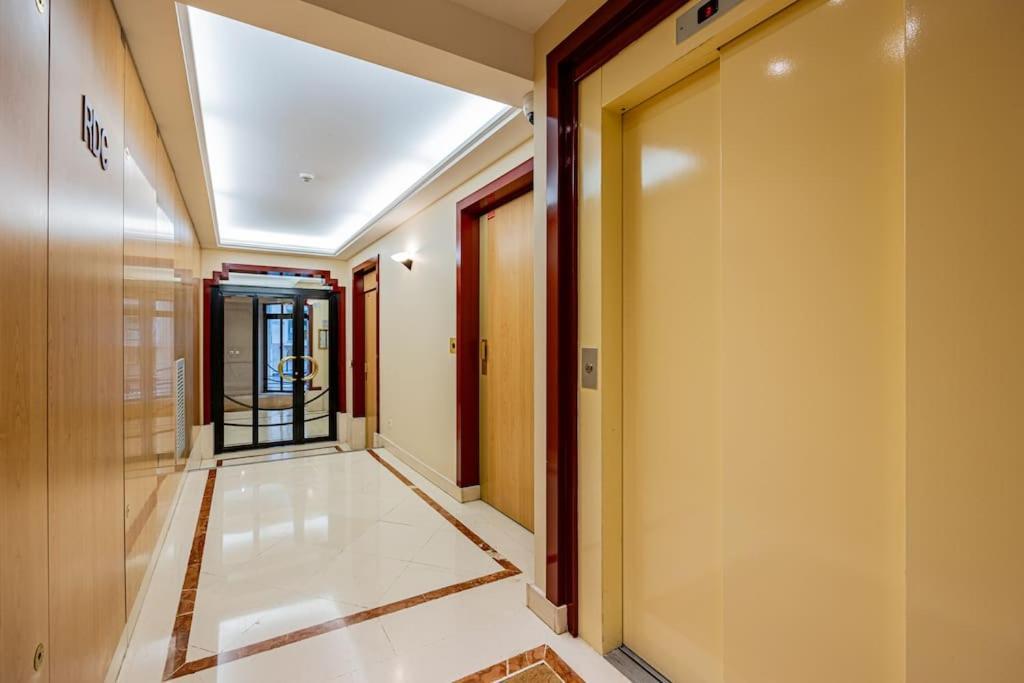 Grand Et Central, 8E Pres Elysee Paris Exterior photo