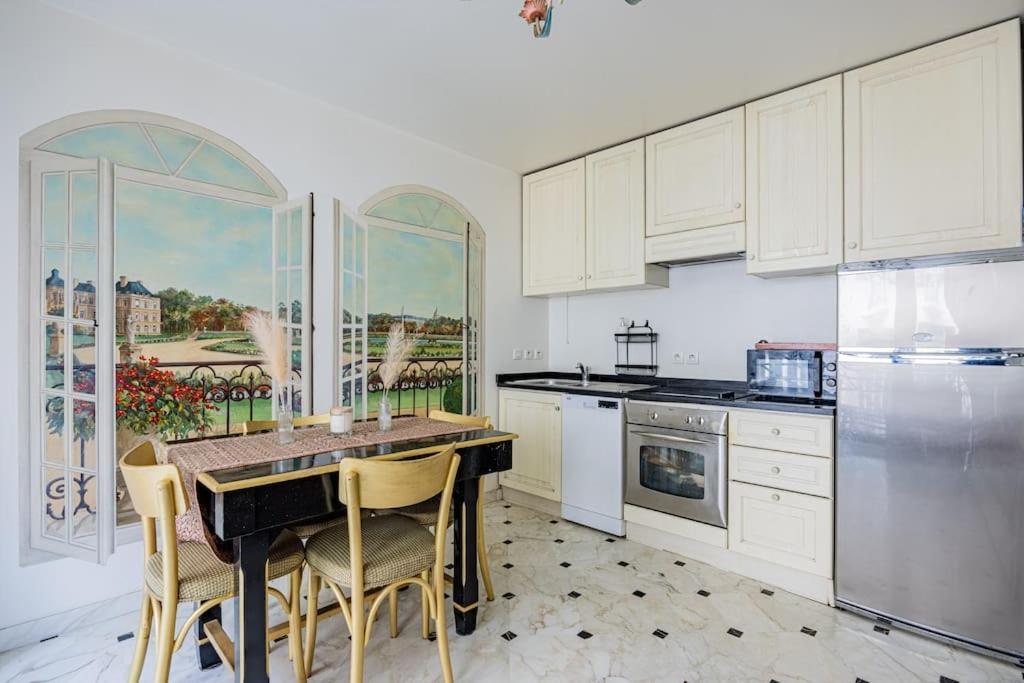 Grand Et Central, 8E Pres Elysee Paris Exterior photo