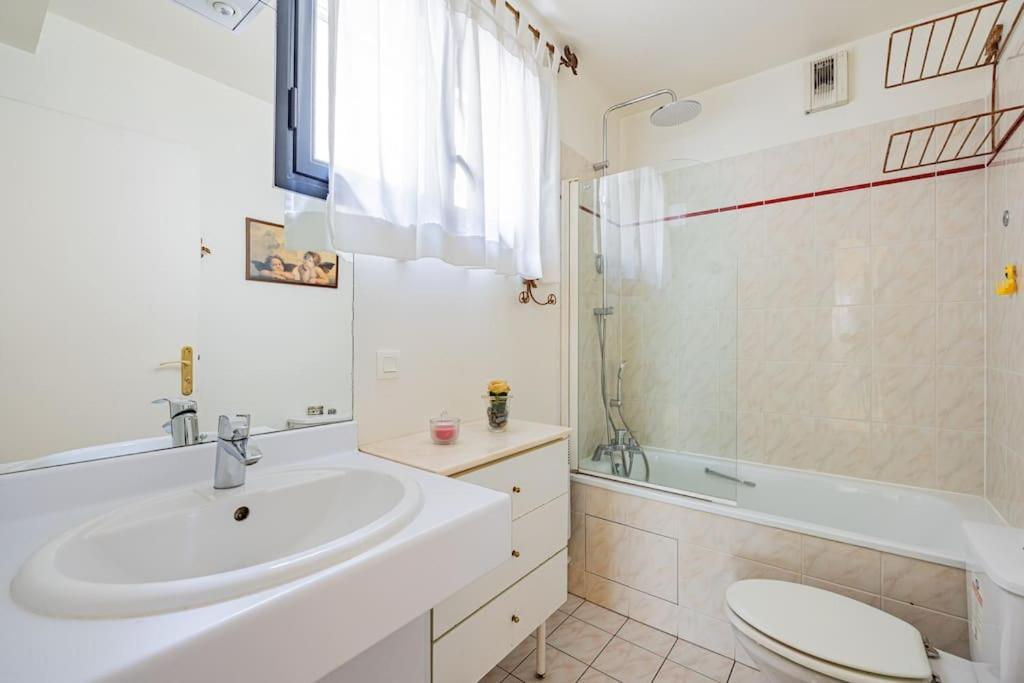Grand Et Central, 8E Pres Elysee Paris Exterior photo