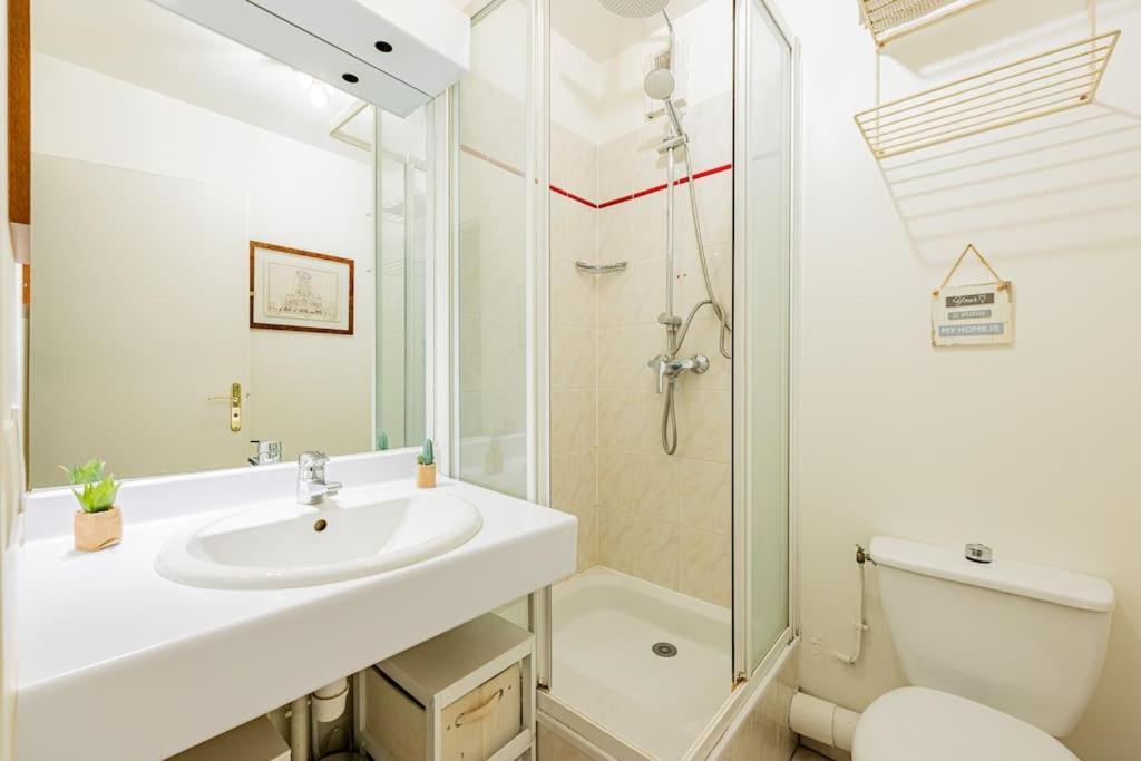 Grand Et Central, 8E Pres Elysee Paris Exterior photo