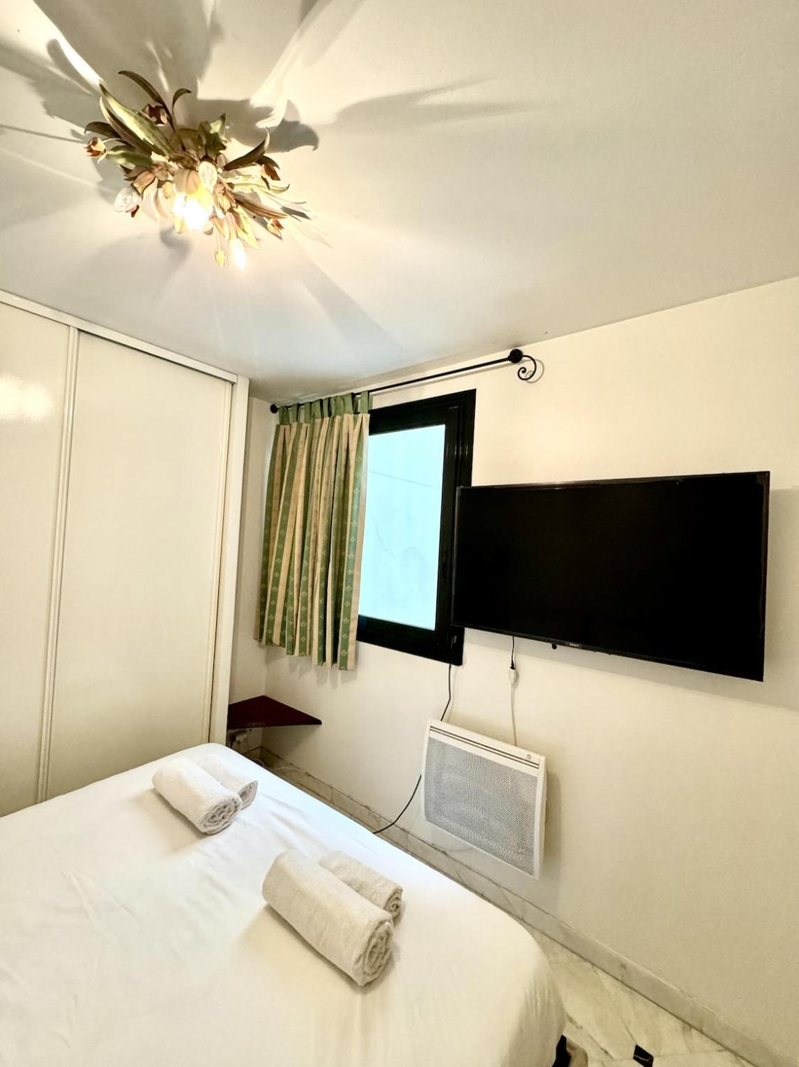 Grand Et Central, 8E Pres Elysee Paris Exterior photo