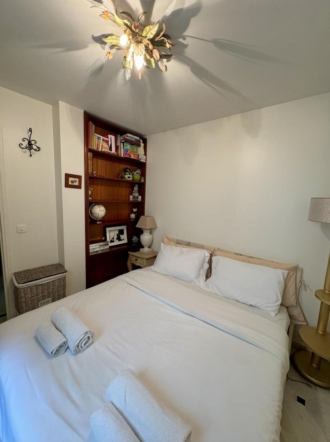 Grand Et Central, 8E Pres Elysee Paris Exterior photo